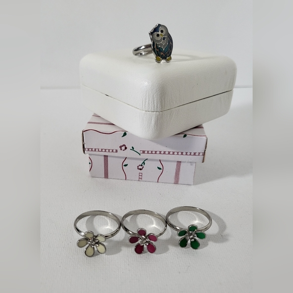 🕳️ Three Flower Ring - With Owl - Picture 8 of 14